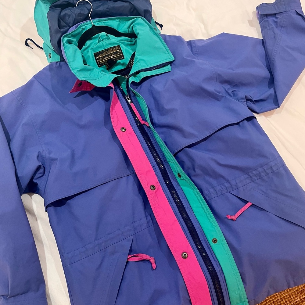 The Iconic Dana Scully X-Files Jacket
Vintage 90s Eddie Bauer Gortex Windbreaker